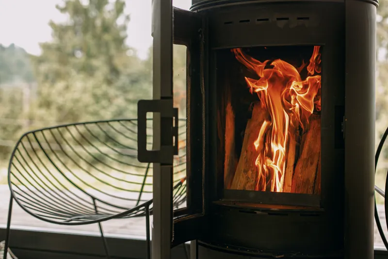 Poêle à bois : comment bien choisir, installer et utiliser votre appareil ?